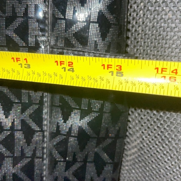 Michael Kors Jet Set Tote Bag - Picture 11 of 13